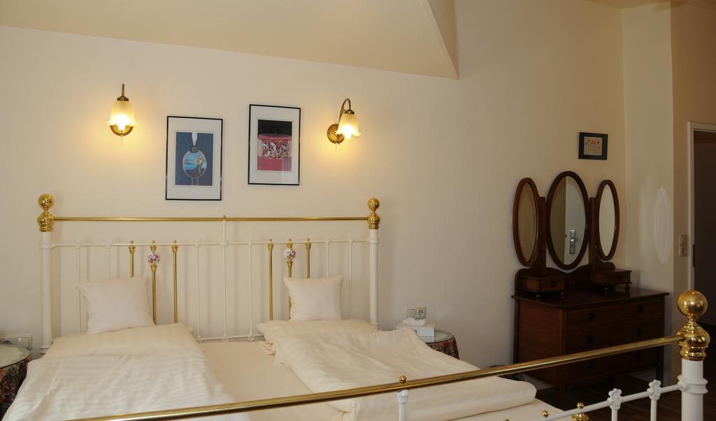 Hotel Admiral Wiesbaden Szoba fotó
