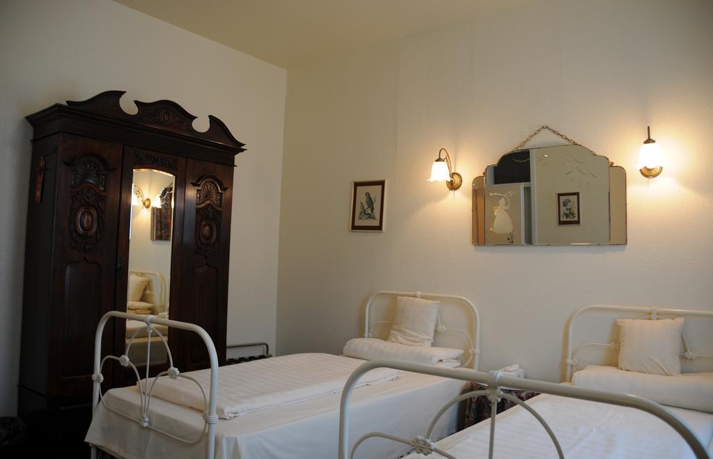 Hotel Admiral Wiesbaden Szoba fotó