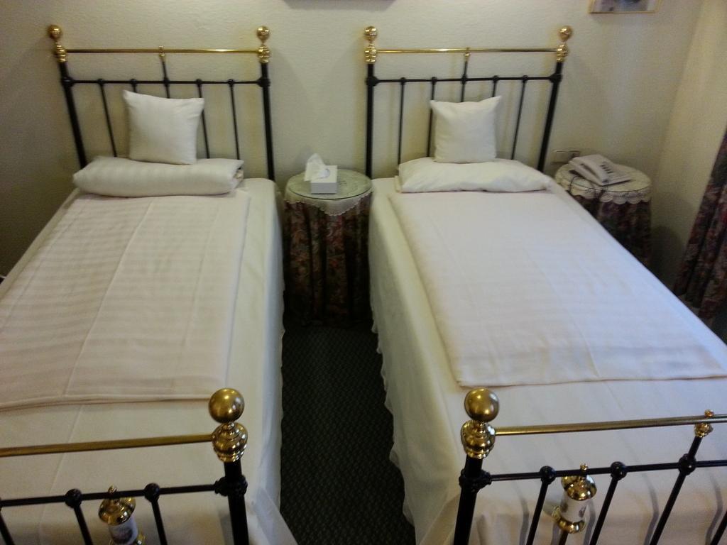 Hotel Admiral Wiesbaden Szoba fotó